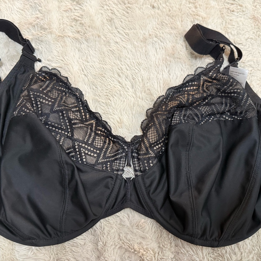 Elomi Black Underwire Lace Bra with Satin Finish